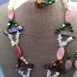 Mother of pearl necklace, bracelet and earrings set.